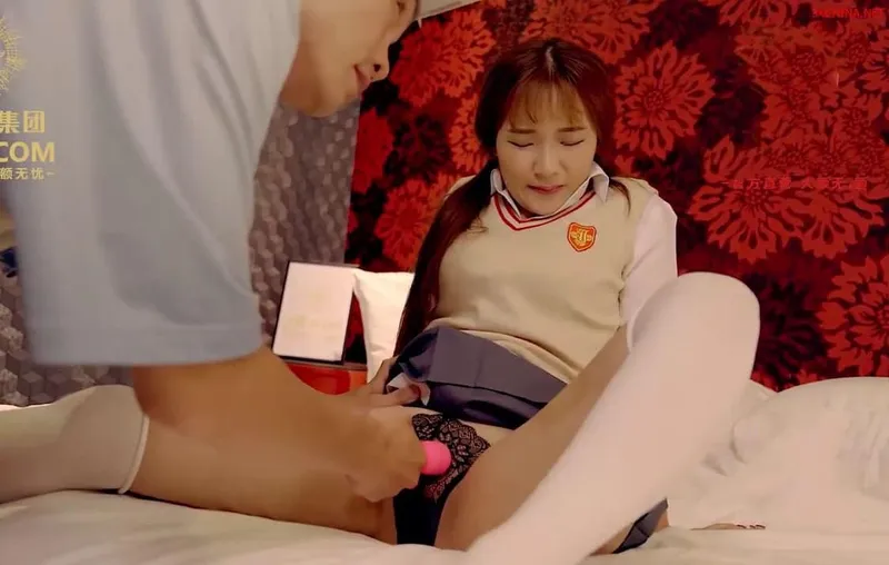Cô con gái dùng thân chi trả tiền nợ cho bố vay tiền bọn xã hội đen