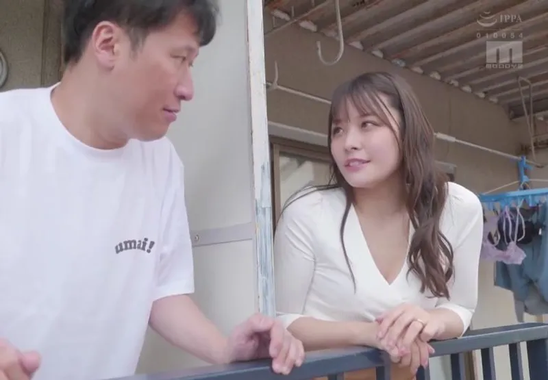 Anh trai số hưởng và cô gái nhà kế bên bị gã chồng bỏ bê đang gửi tín hiệu cầu “chịch”
